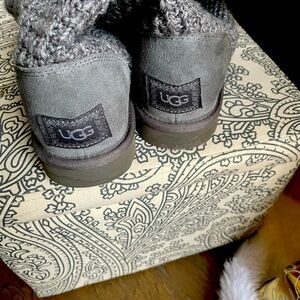 UGG Tall Quilted Classic boots size 8 gently worn almost new